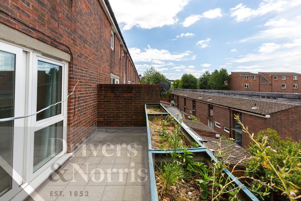 Property photo 3 of 8 Picture No. 01