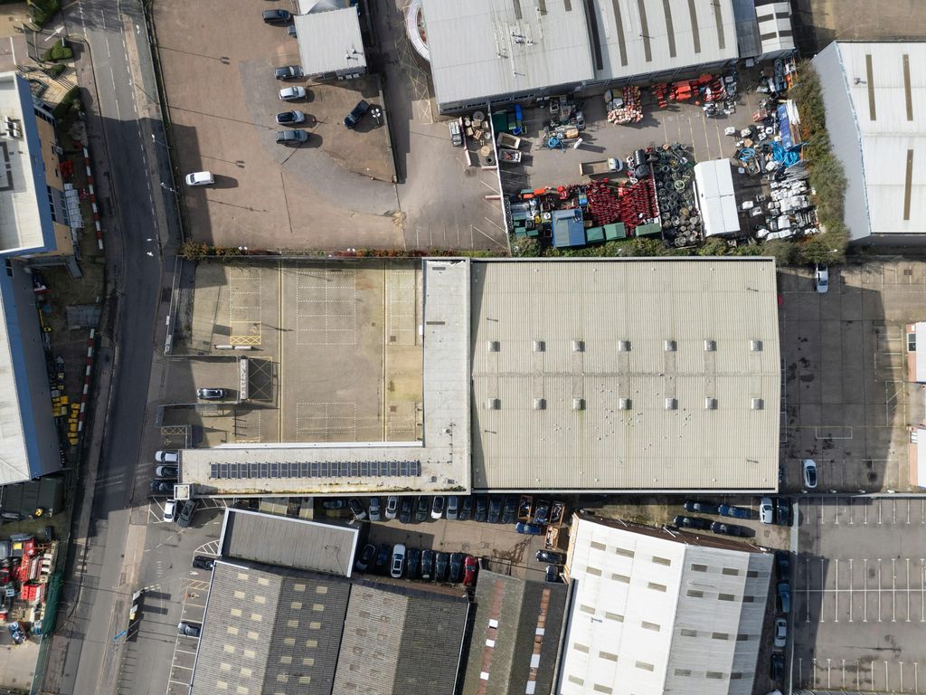 Property photo 3 of 11 12 Chester Road - Borehamwood 001.Jpg