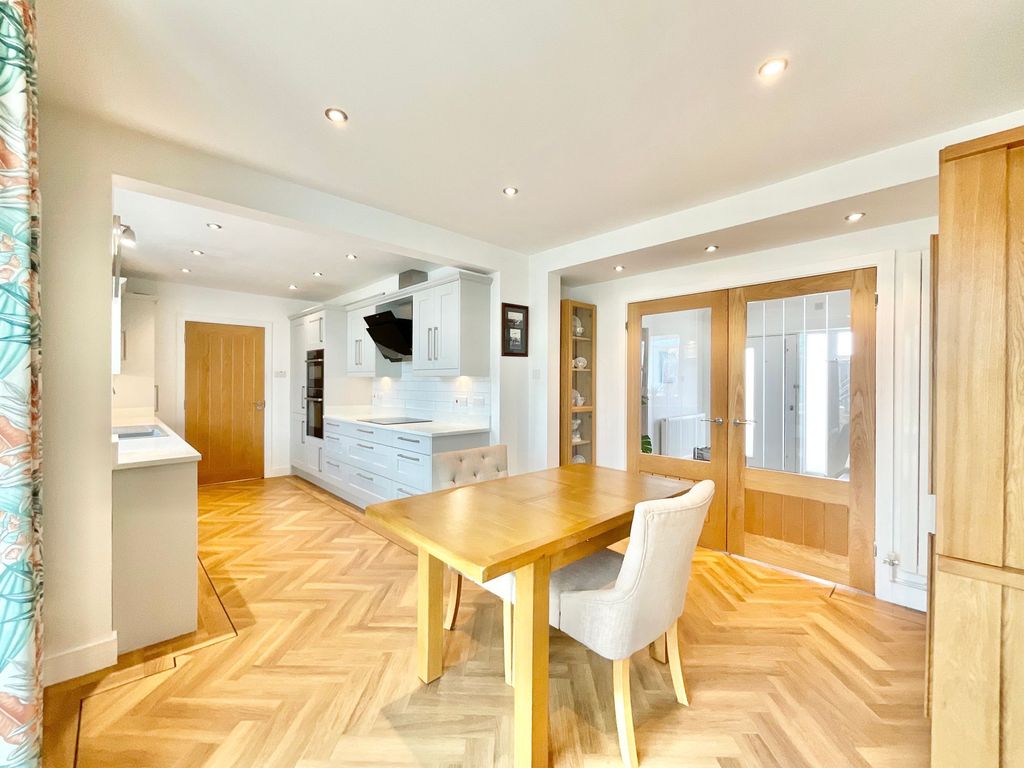 Property photo 2 of 27