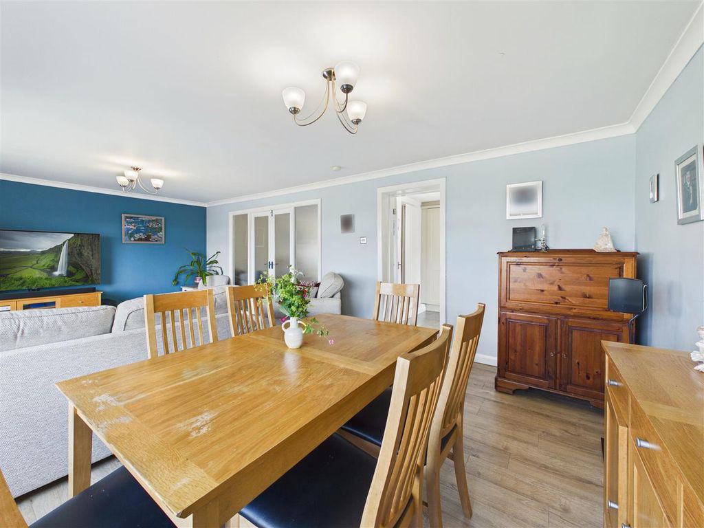 Property photo 3 of 24 Cam05476G0-Pr0250-Still009.Jpg