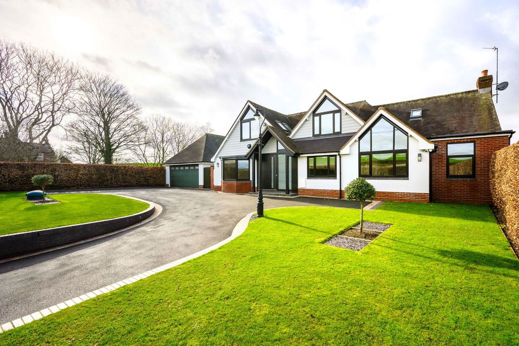 Property photo 2 of 40