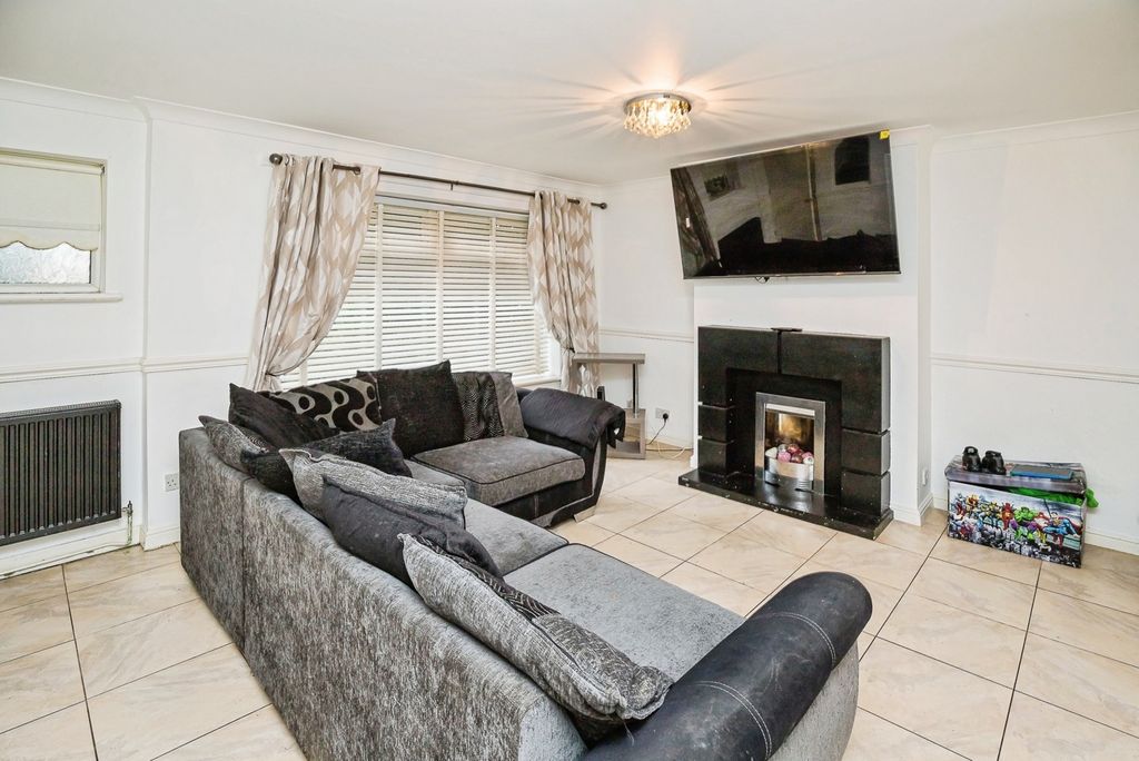 Property photo 3 of 17 Photo