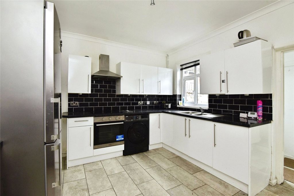 Property photo 3 of 16 Picture No. 26