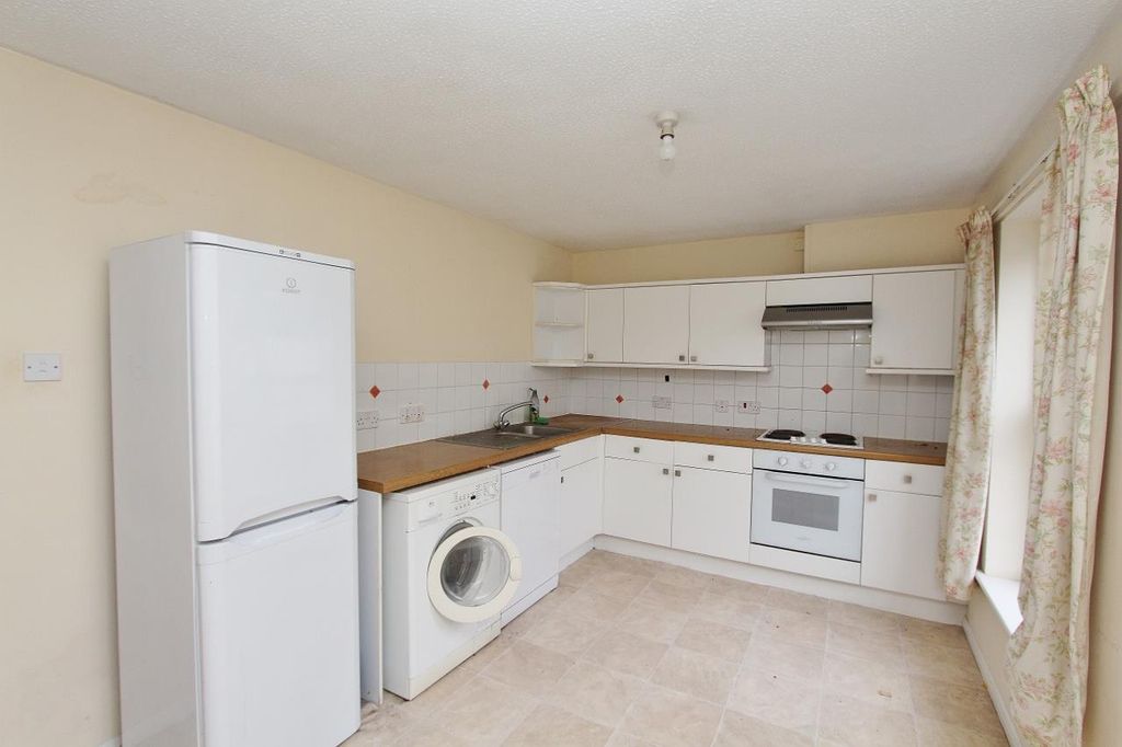 Property photo 2 of 7 Kitchen