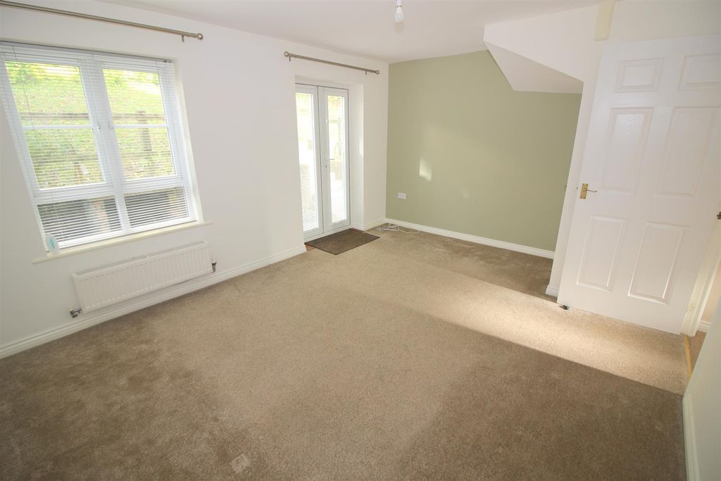 Property photo 3 of 9 Lounge