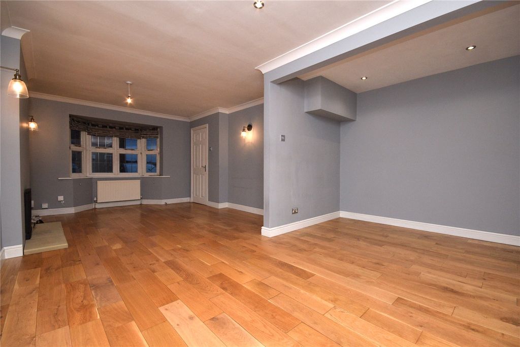 Property photo 3 of 15 Picture No. 24