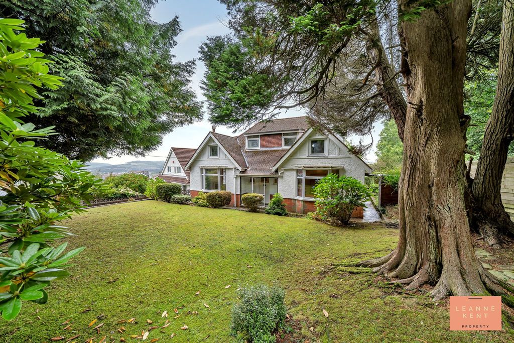 Property photo 1 of 54