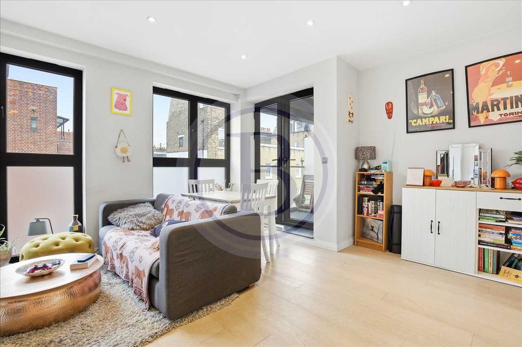 Property photo 1 of 17 Main Picture