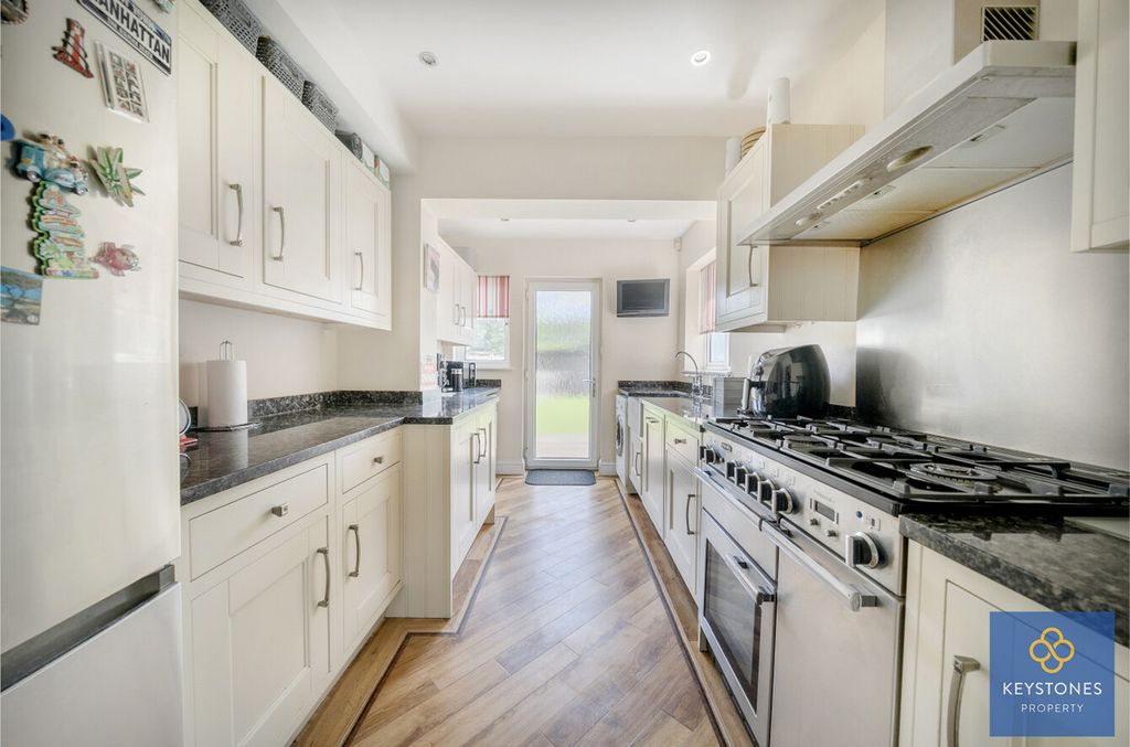 Property photo 3 of 21