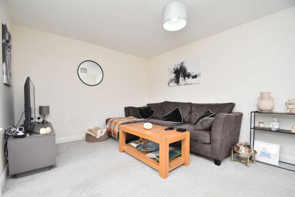 Property photo 3 of 20