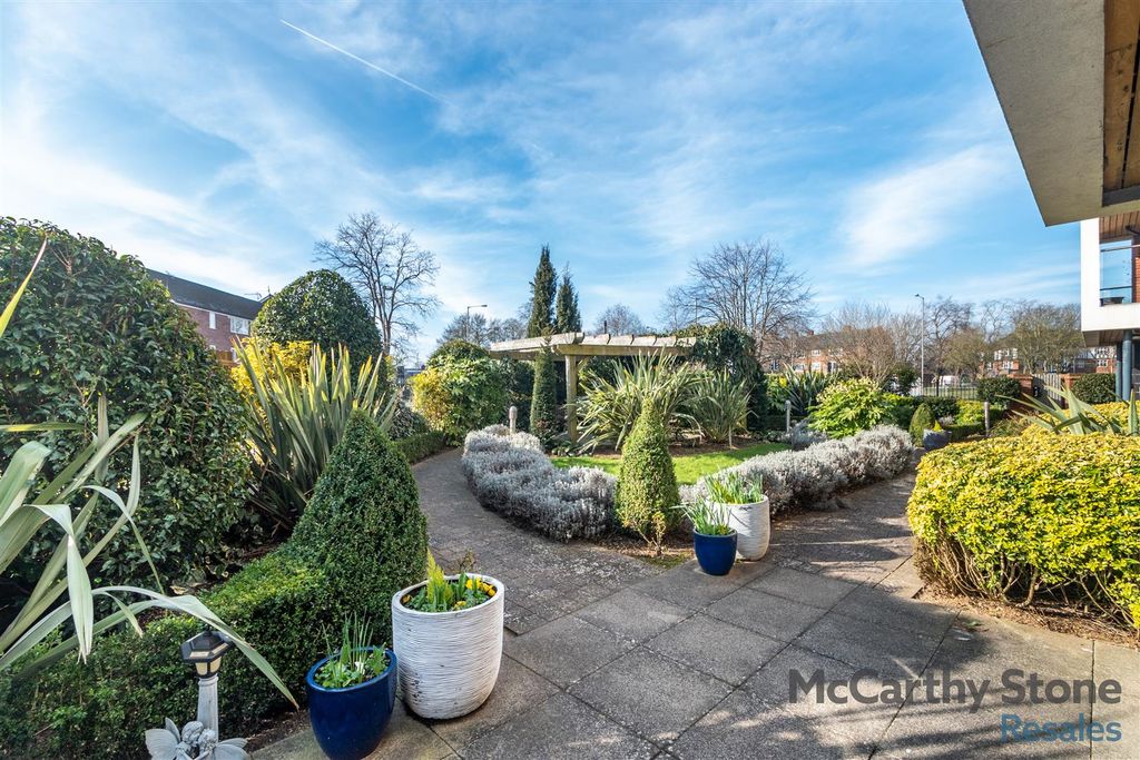 Property photo 3 of 40 8639131-Exterior01.Jpg