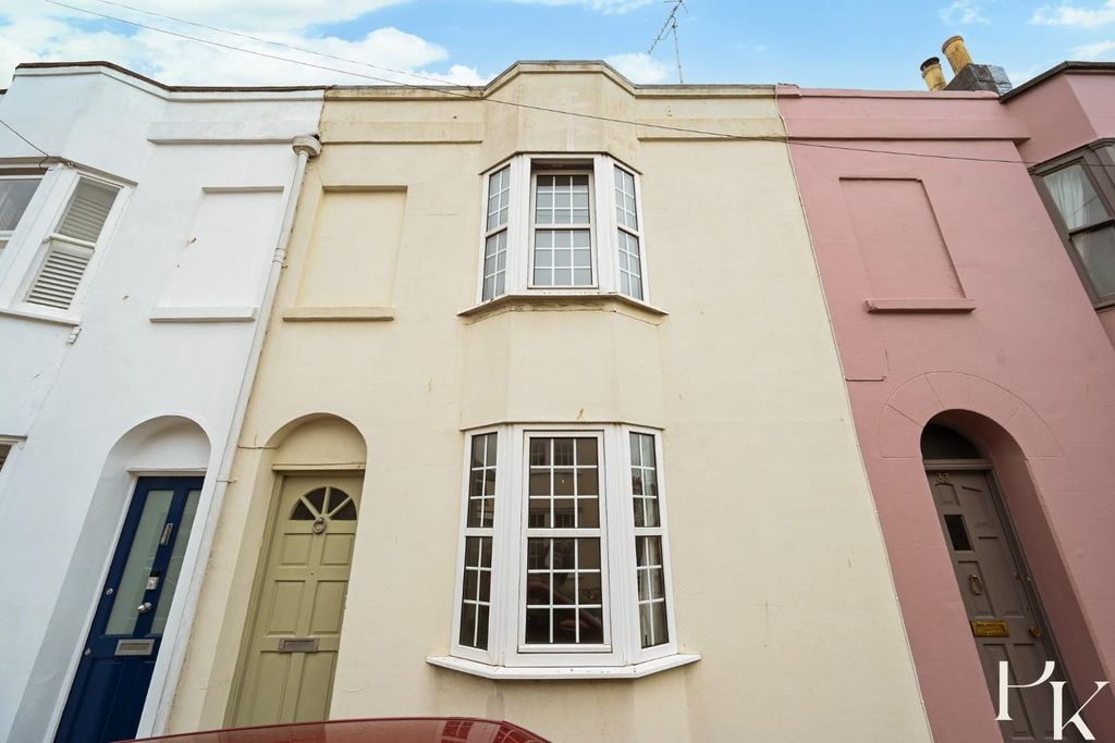 Property photo 1 of 20 32-Cheltenham-Place-Bn1 (25).Jpg