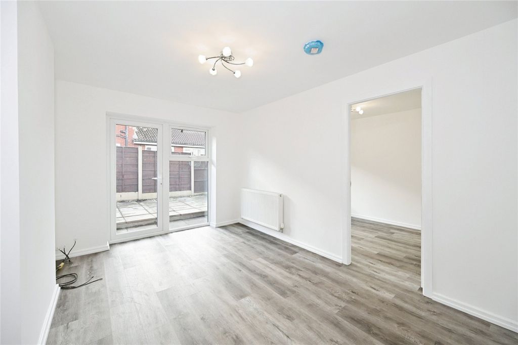 Property photo 3 of 11 Living Room