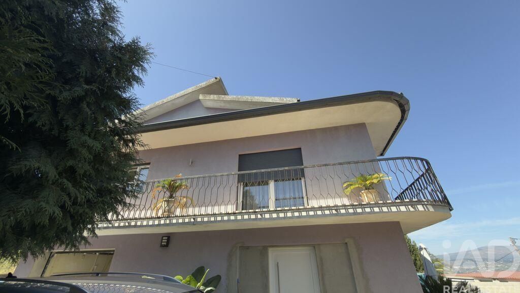 Property photo 1 of 40