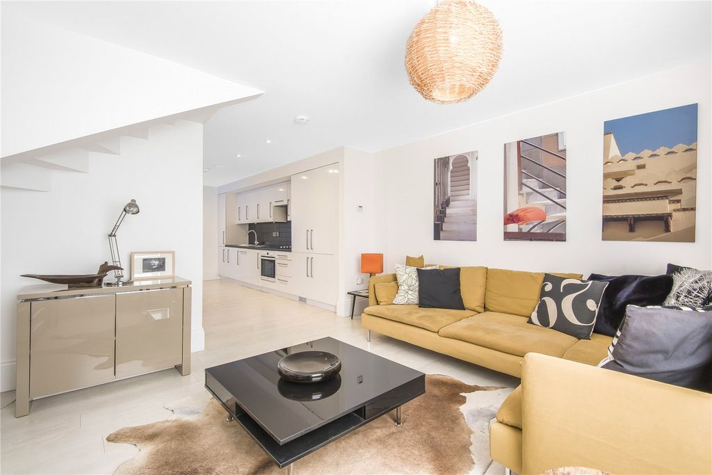 Property photo 3 of 10 Reception