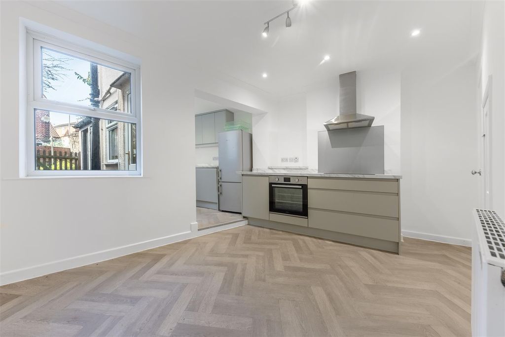 Property photo 2 of 13 Ba-5.Jpg