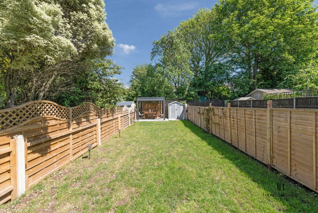 Property photo 2 of 33
