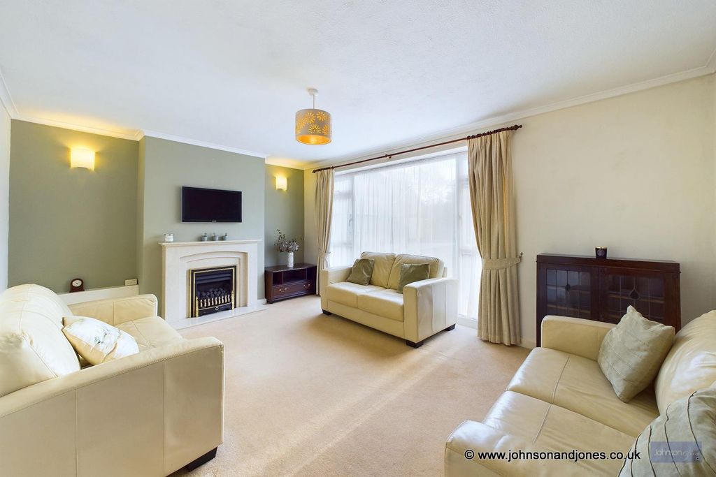 Property photo 2 of 16 2 Lounge.Jpg