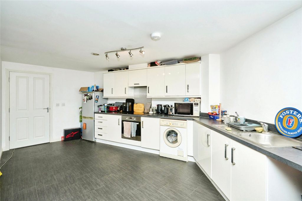 Property photo 2 of 7 Kitchen