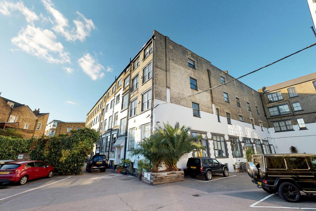 Property photo 1 of 11 Canonbury Yard 7.Jpg