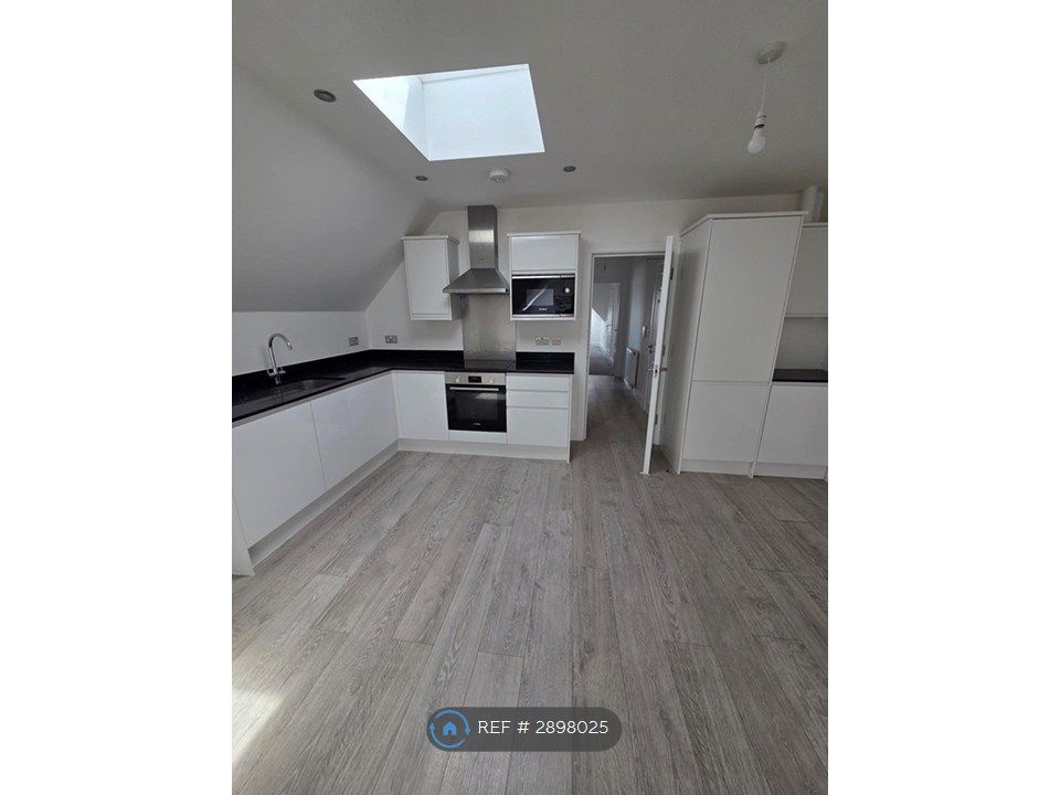 Property photo 3 of 7 Kitchen