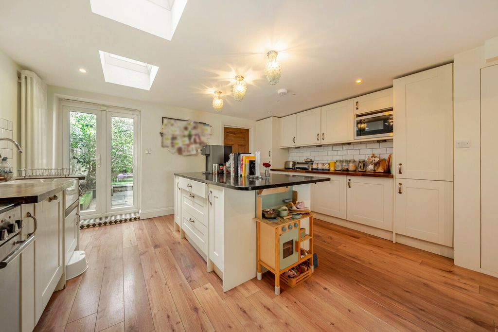 Property photo 3 of 15 1534570-15-6Ad246...