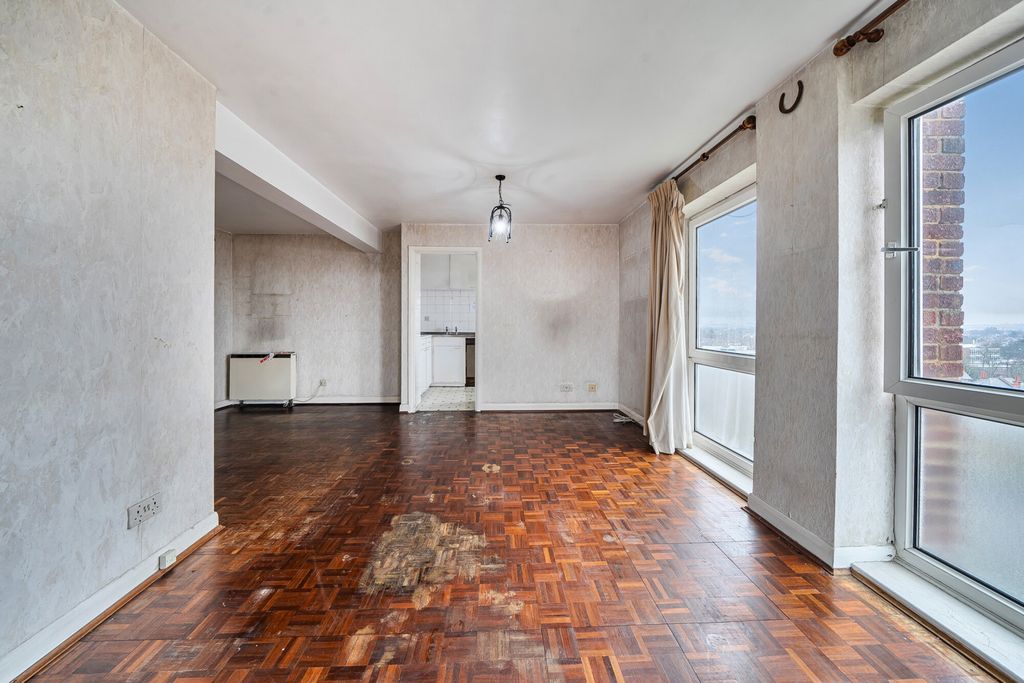 Property photo 3 of 13 1397611-6-6966375...