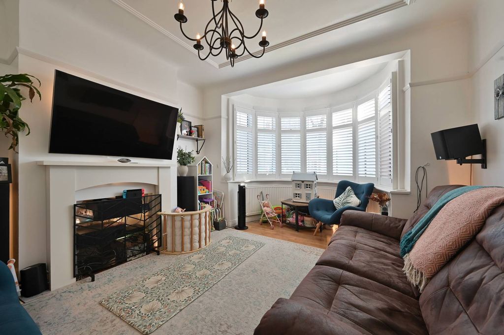 Property photo 3 of 32