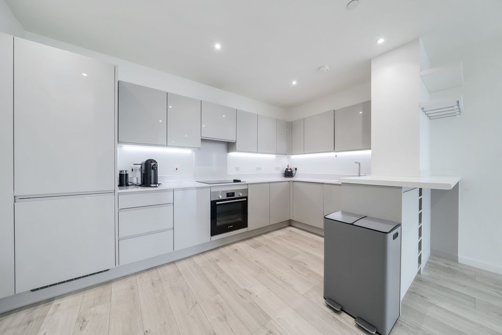 Property photo 1 of 23 Falconbrook Gardens