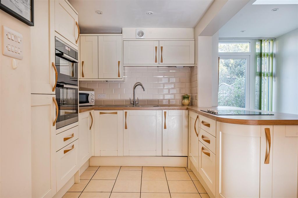 Property photo 2 of 26 1357136-18-68d2679915c02.Jpg