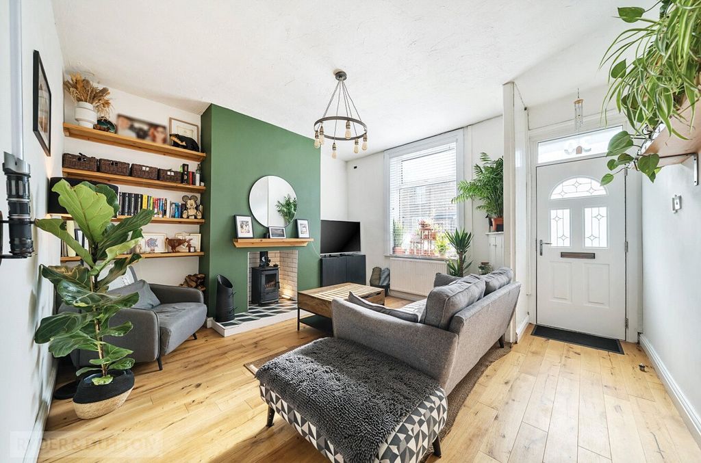 Property photo 2 of 19 Lounge