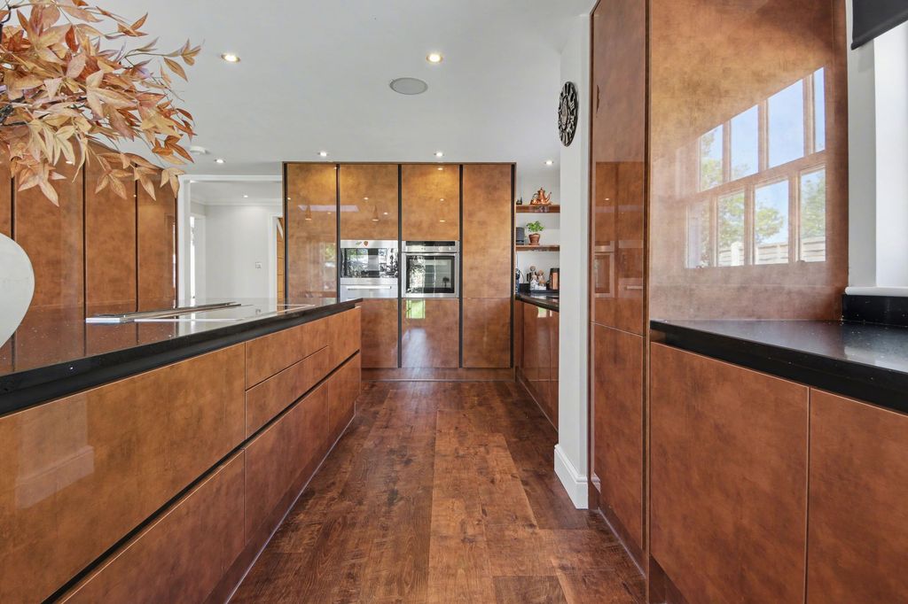 Additional image 9 of 4 bed detached house for salePortsmouth Road, Southampton SO19