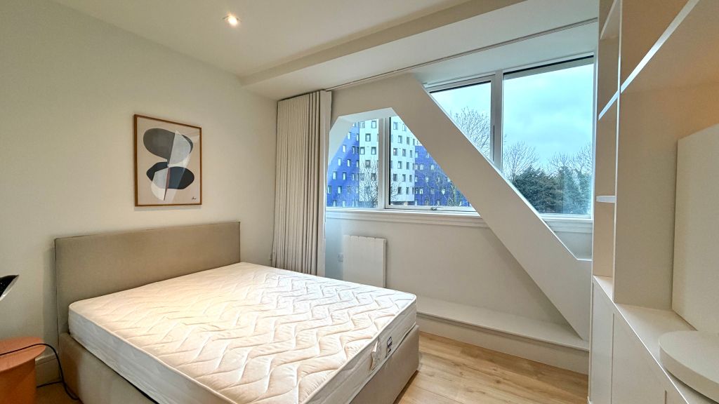 Property photo 3 of 18 Bedroom