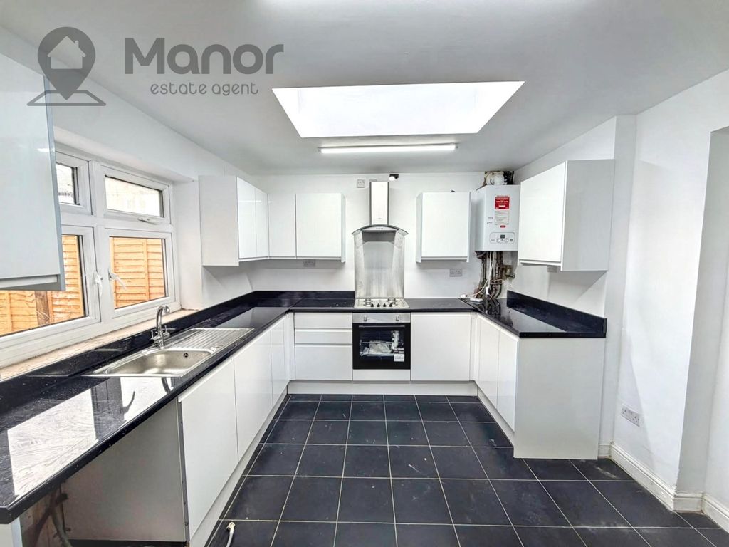 Property photo 1 of 17 Kitchen
