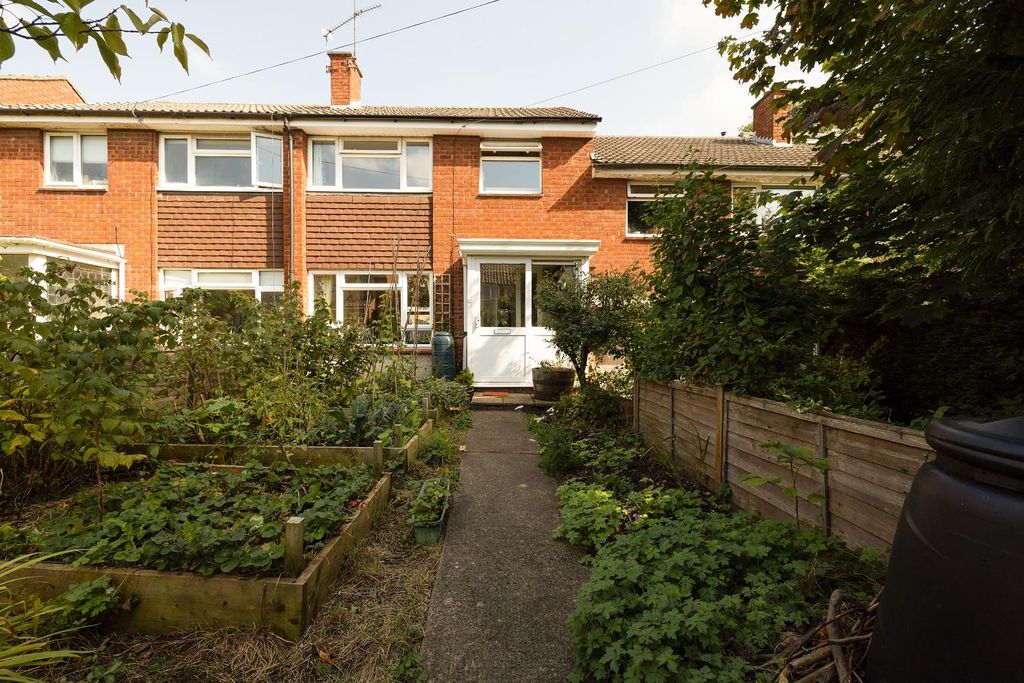 Property photo 2 of 16 Weedonclose16.Jpg