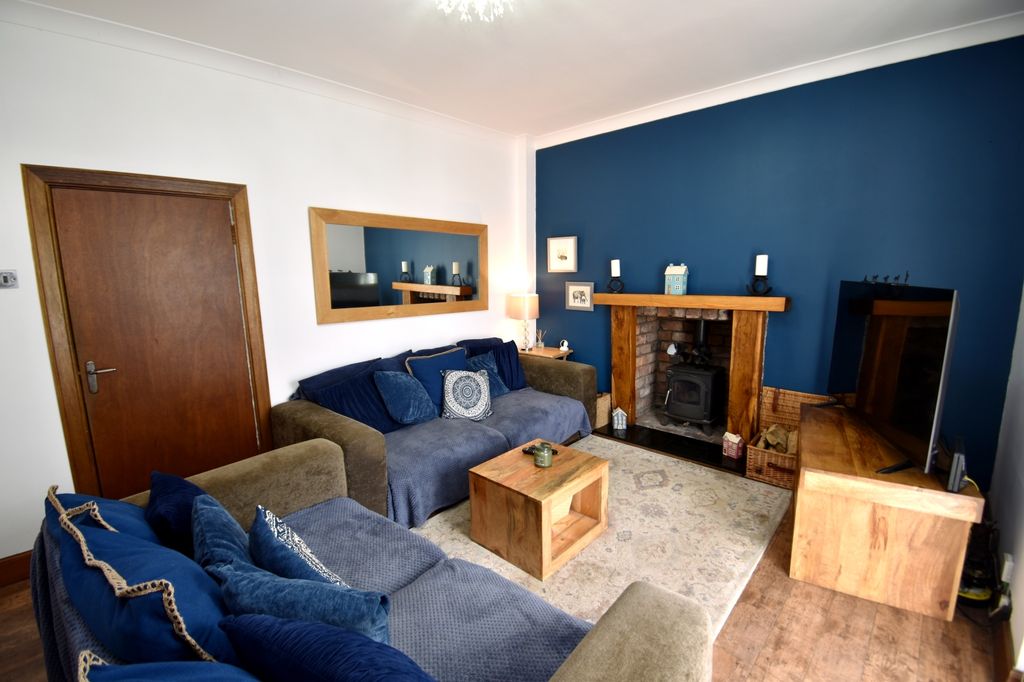 Property photo 2 of 33