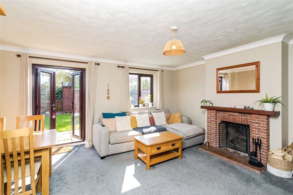 Property photo 2 of 17 Sitting Room