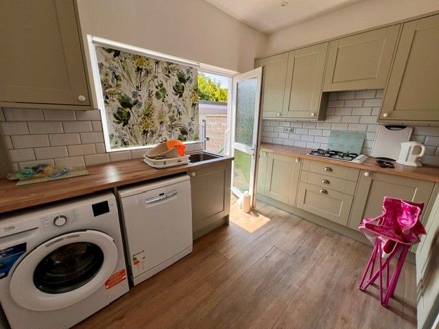 Property photo 2 of 9 Kitchen