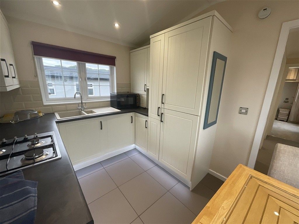Property photo 1 of 8 Kitchen