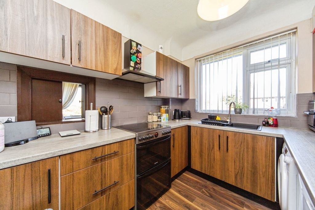 Property photo 2 of 12 Pbox-Img.Jpg