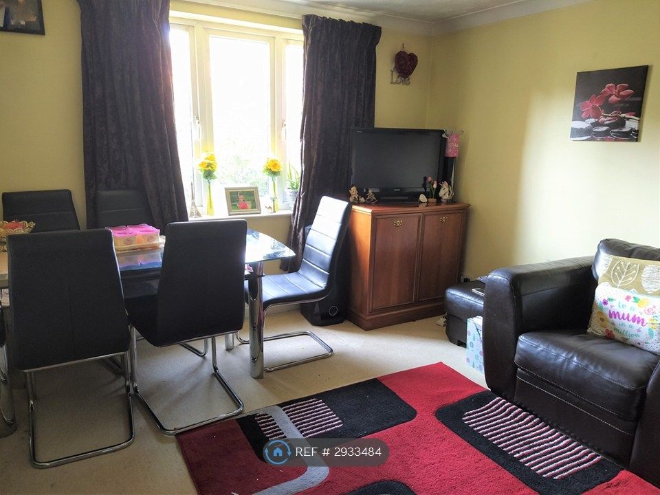 Property photo 2 of 11 Living Room