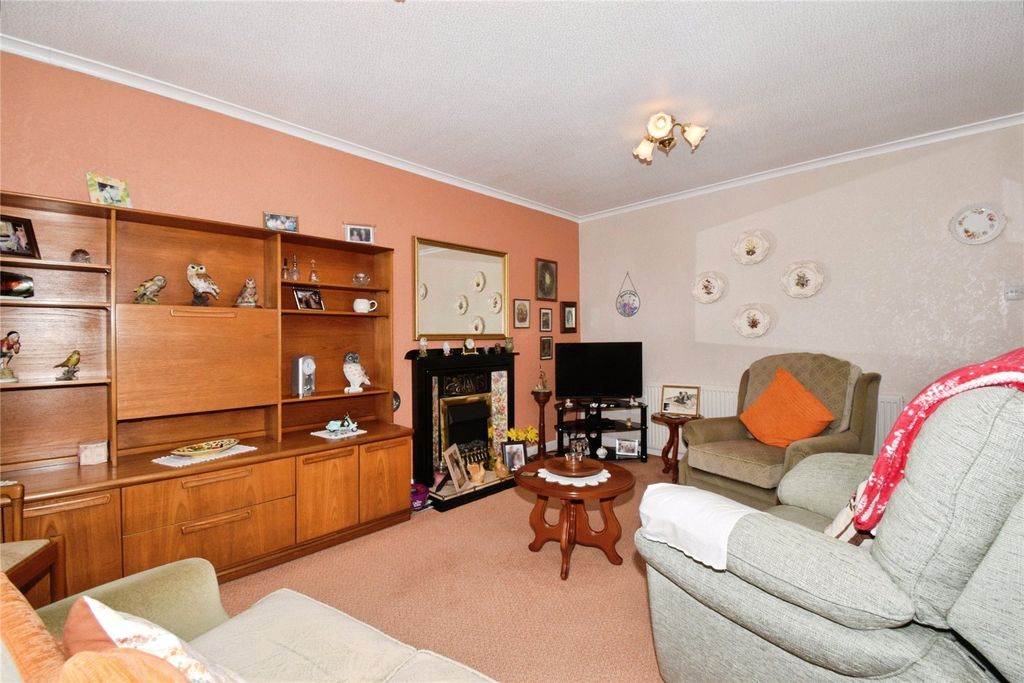 Property photo 2 of 17 Lounge