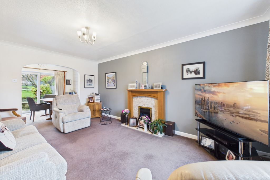 Property photo 3 of 25 Lounge