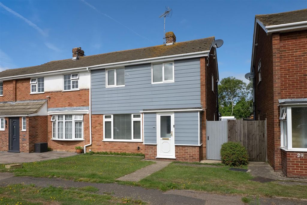 Property photo 1 of 17 Millstream Close, Whitstable