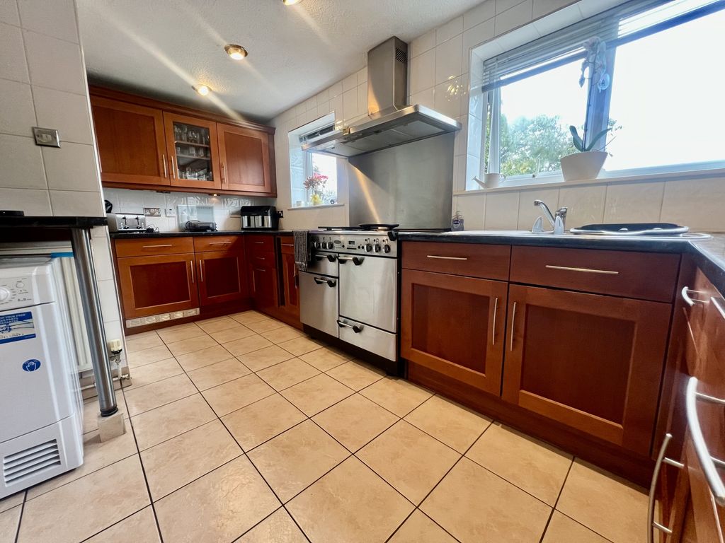 Property photo 2 of 14 Kitchen