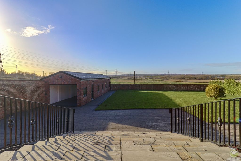 Property photo 3 of 31