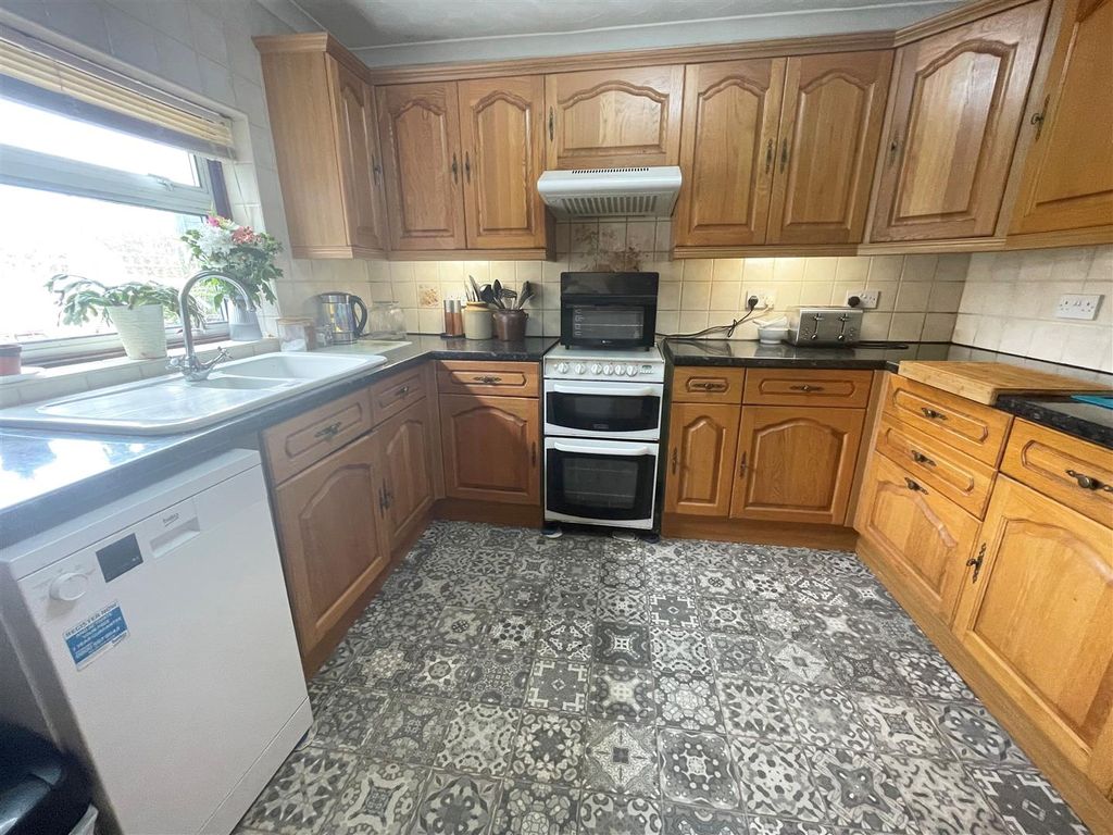 Property photo 2 of 16 Kitchen.Jpg