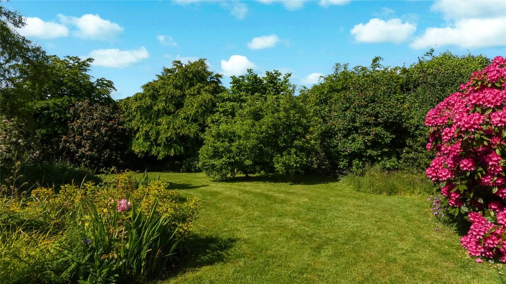 Property photo 3 of 26 Gardens