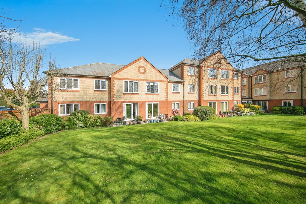 Property photo 1 of 17