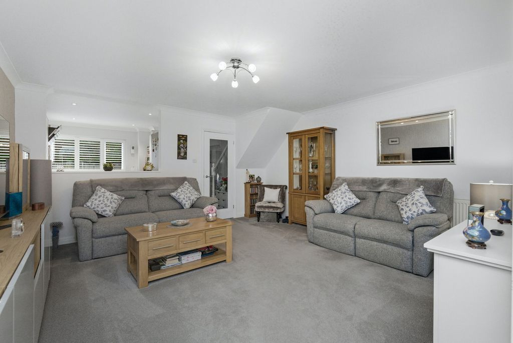 Property photo 3 of 25